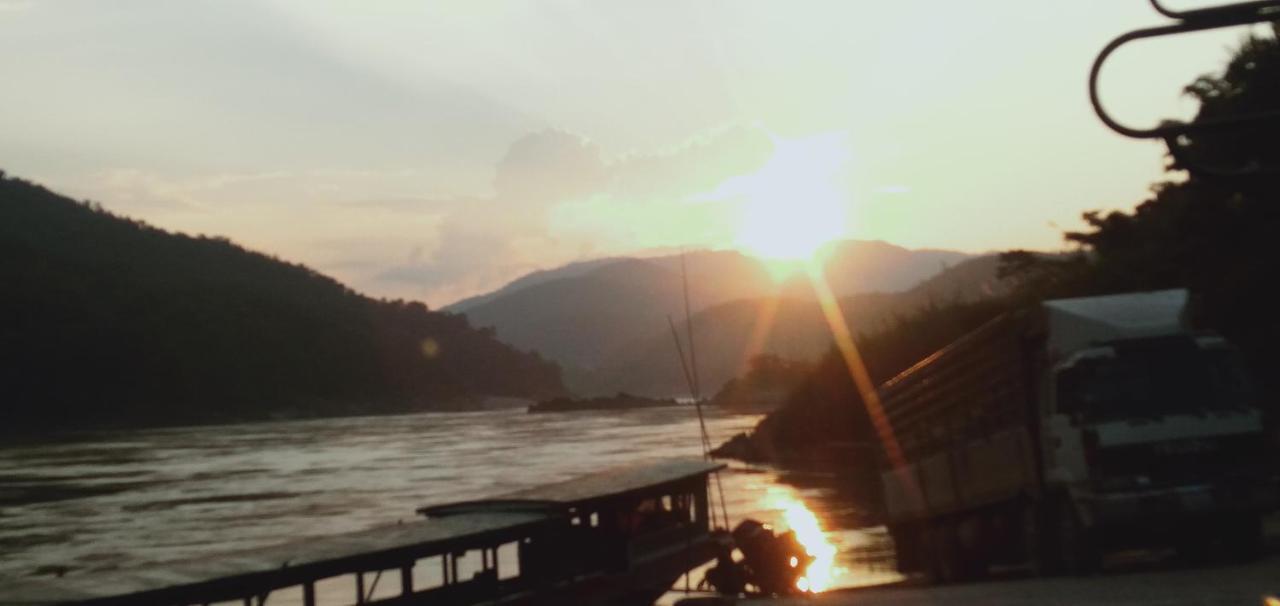 Villa Mekong Guesthouse ปากแบ่ง ภายนอก รูปภาพ