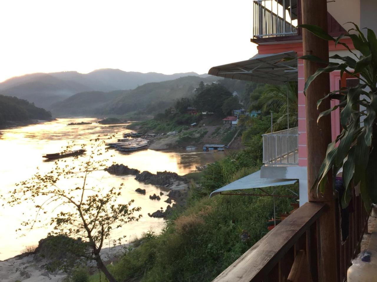 Villa Mekong Guesthouse ปากแบ่ง ภายนอก รูปภาพ