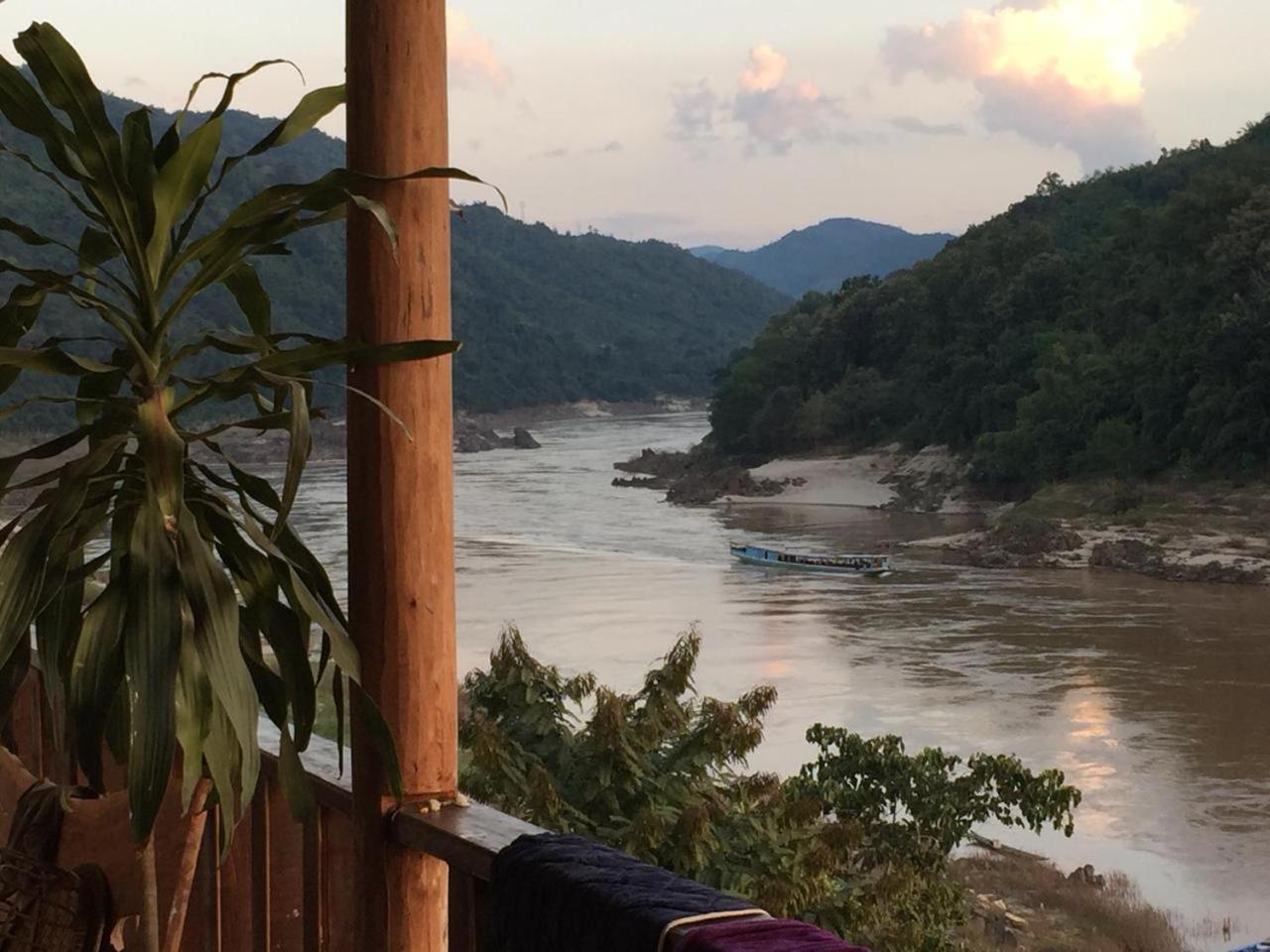 Villa Mekong Guesthouse ปากแบ่ง ภายนอก รูปภาพ